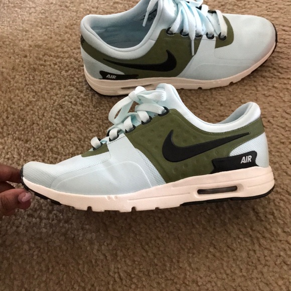 NIKE WOMEN’S Size 9 Air Max Zero - Picture 3 of 6